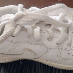 Kids Nike White Leather Size 12C Excellent Condition 