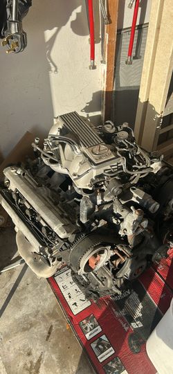 Lexus V8 Engine 