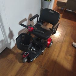 pride electric chair (NEEDS BATTERY) 