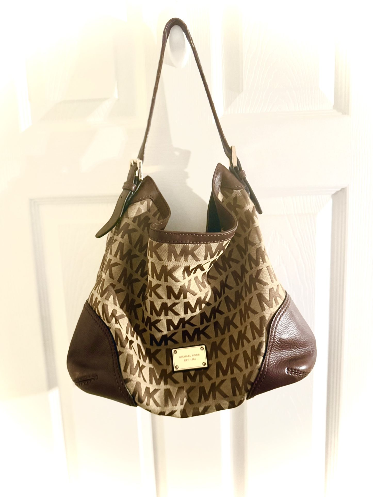 Perfect Condition, Michael Kors Classic