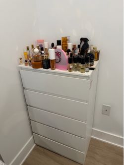 MOVING SALE MUST GO- DRESSER