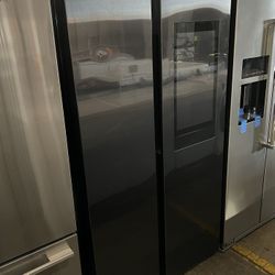 Samsung Black Family Hub Side By Side Refrigerator B9ZSV