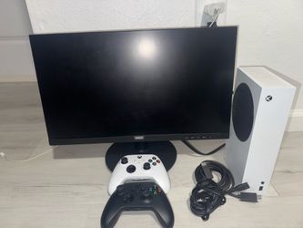Xbox series S (Lightly used) 2  NO DRIFT controllers & Monitor