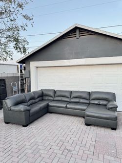 GREY LEATHER SECTIONAL ***FREE DELIVERY ***