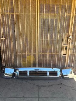 00-2004 Ford F250/F350 Super Duty Chrome Style Front Bumper 3 Piece Bolt On