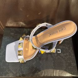 A new sandal cape robbin