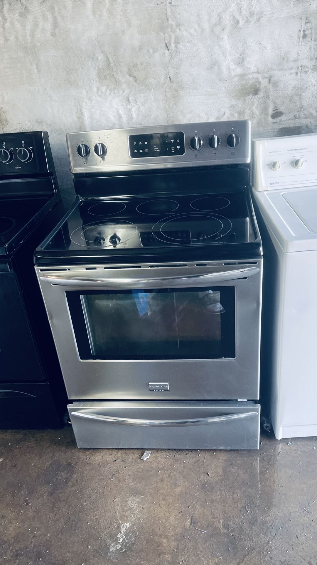 Electric Stove Like New