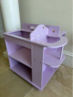 Doll changing station