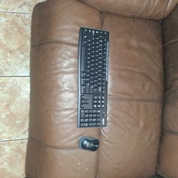 Logitech MK270 Wireless Keyboard and Mouse 