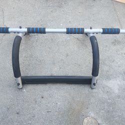 Pull Up Bar