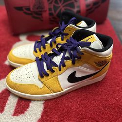 Air Jordan 1 Size 11.5 Mid SE Lakers