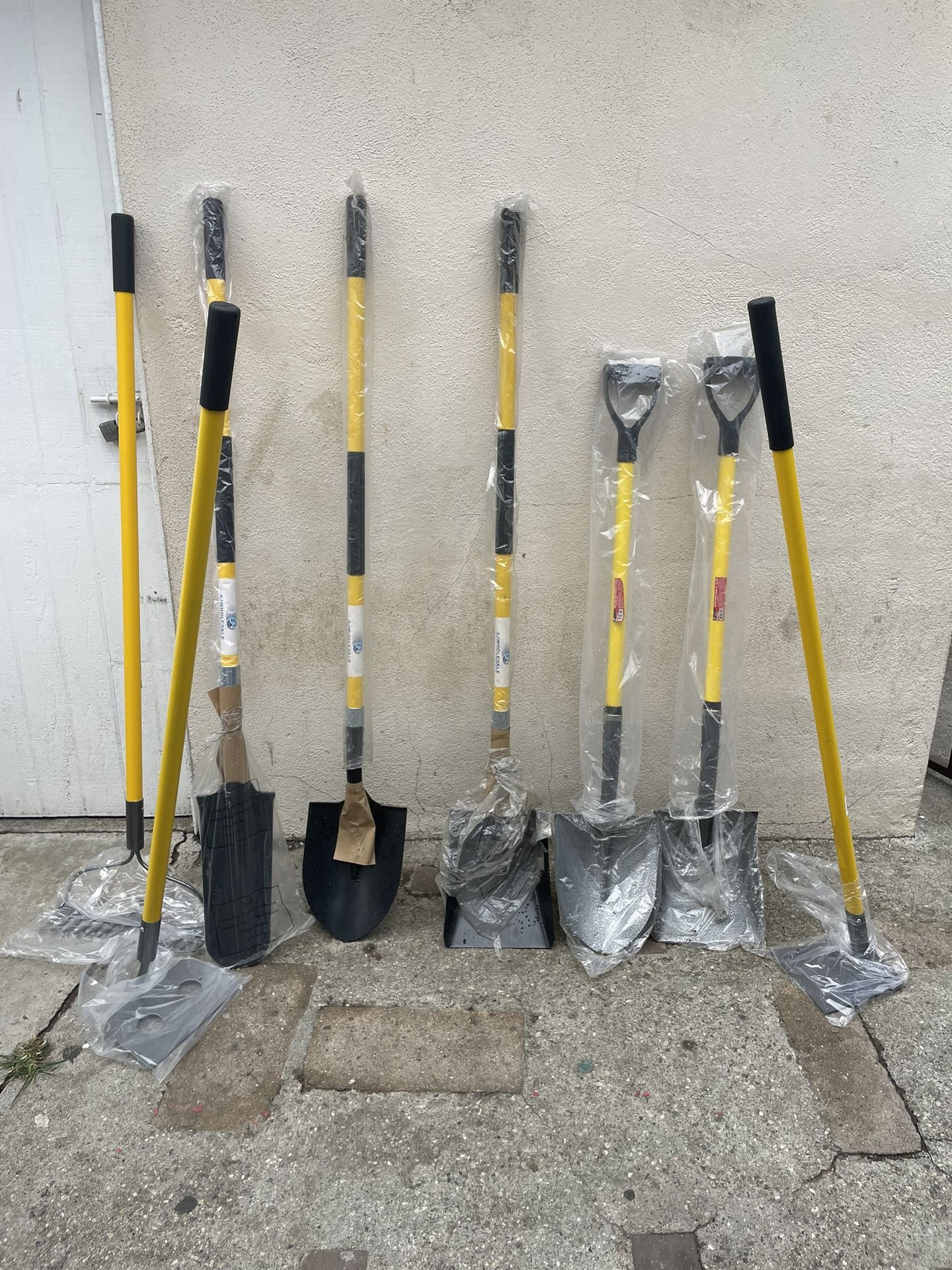 Shovel Y Azadon Y Rake