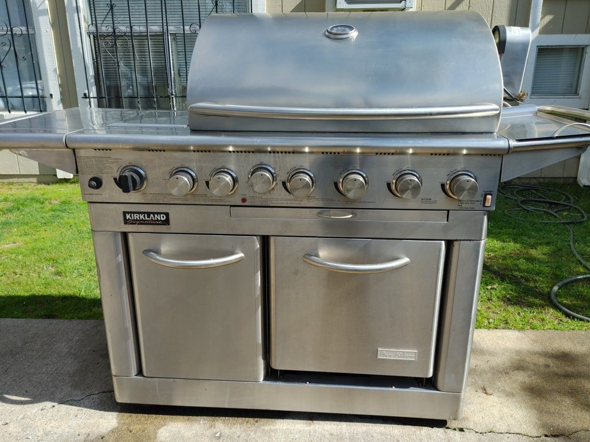 Kirkland Grand Classic Bbq Grill w/Oven & Rotisserie