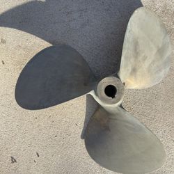 Bronze Inboard Propeller 16x15. 1-1/4” Shaft