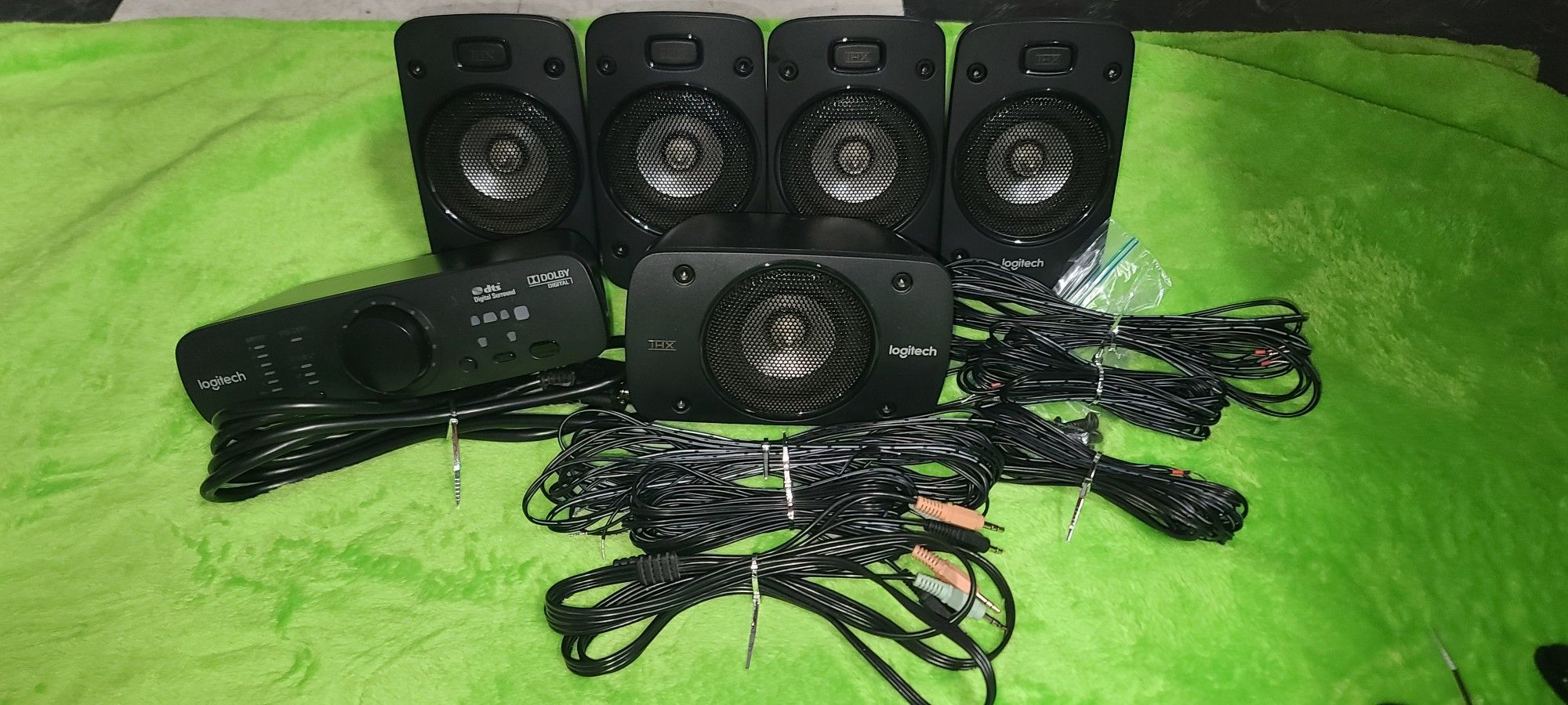 Logitech z906 Surround Sound System THX, Dolby Digital and DTS