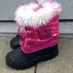 SNOW BOOTS SIZE 6