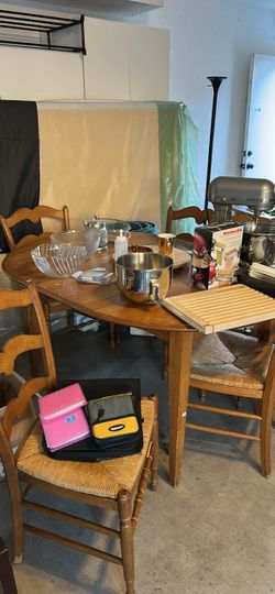 Dining room table and 6 chairs
