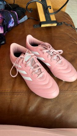 Women’s size 7 soccer cleats