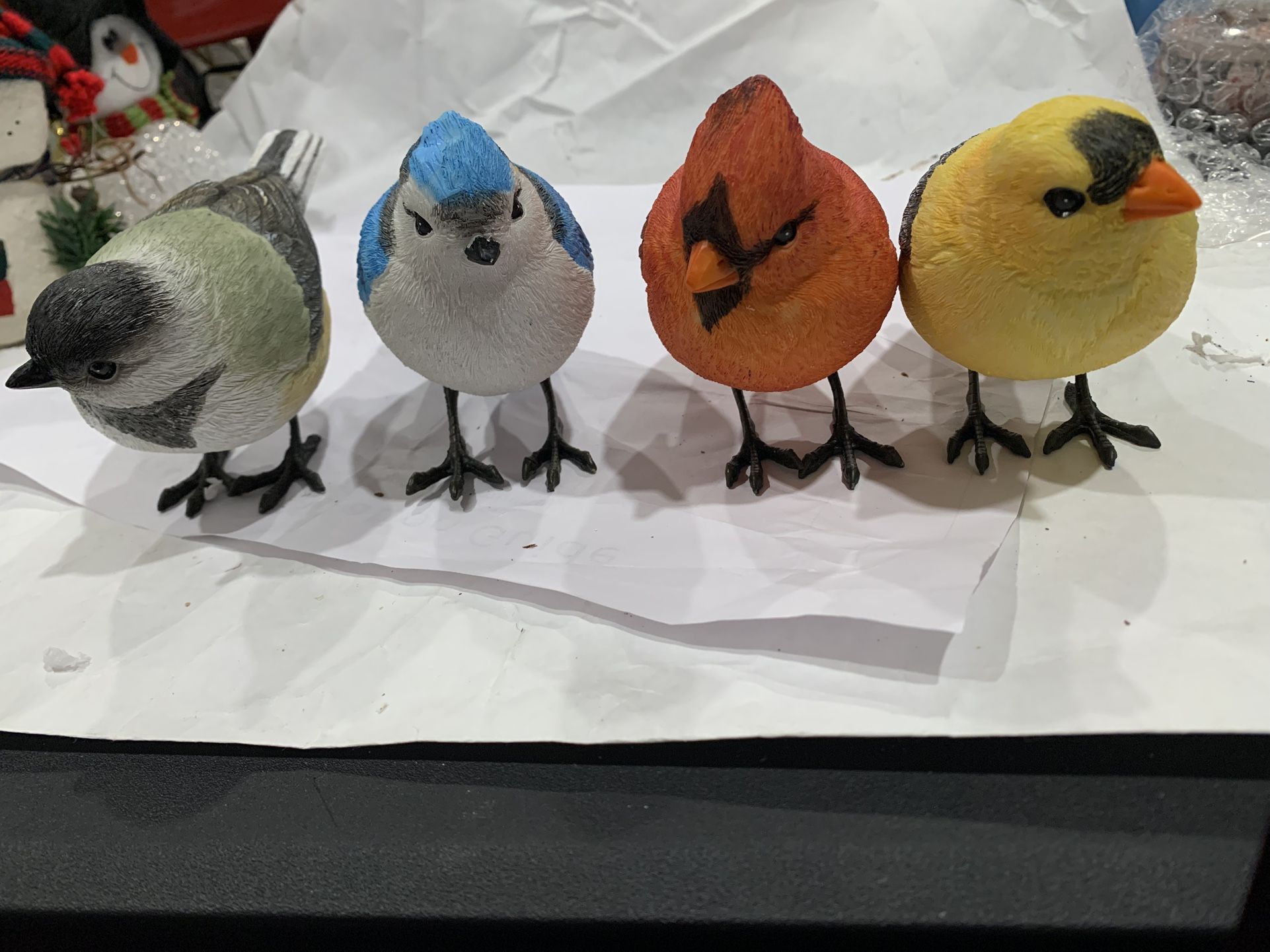 4 POLYRESIN INDOOR/OUTDOOR BIRDS