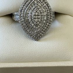 Woman’s Platinum Ring Size 7