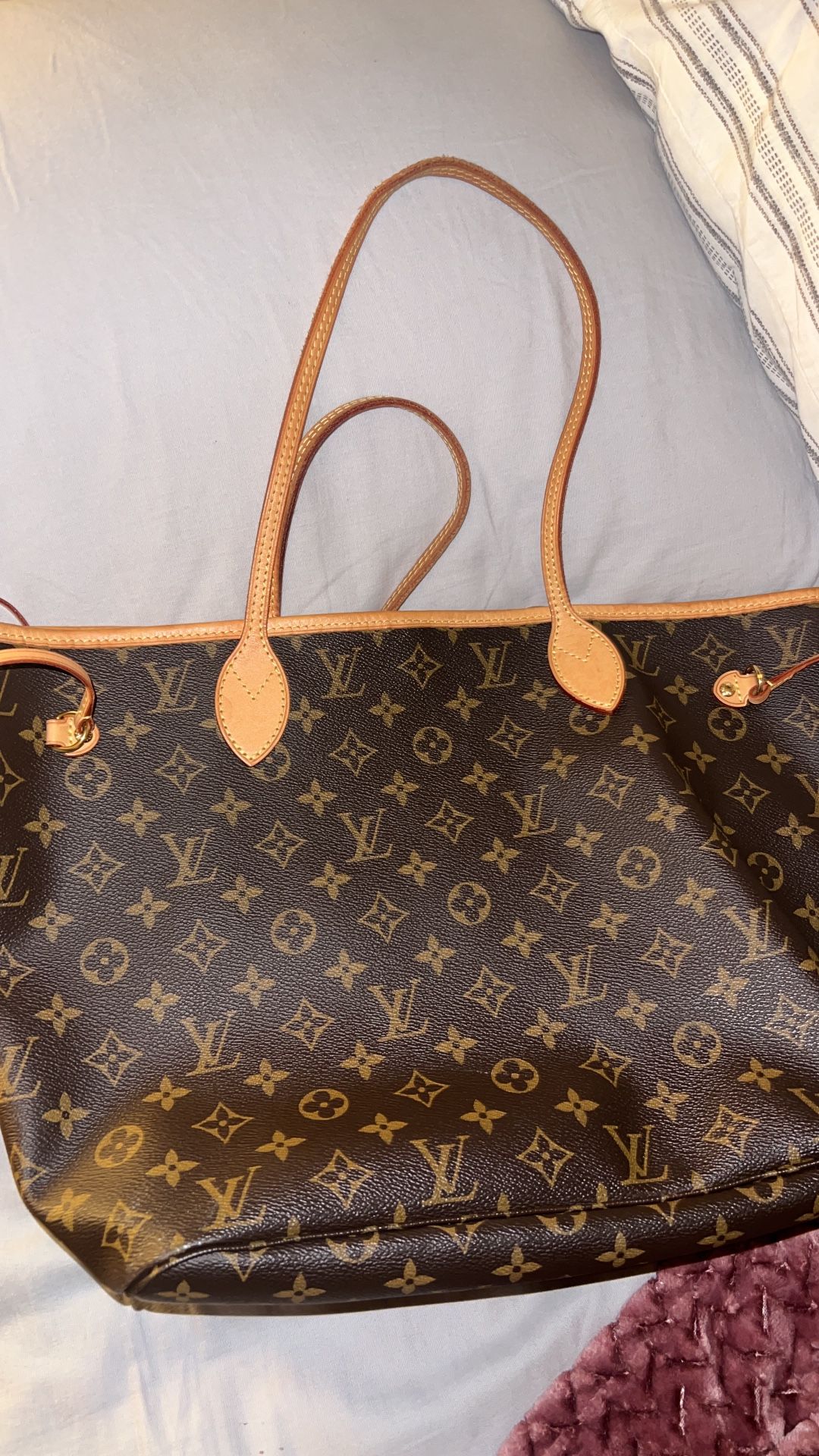 LOUIS VUITTON PURSE