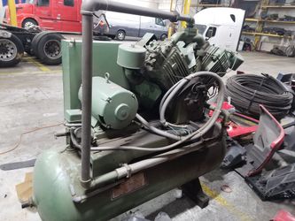 Heavy duty commercial industrial air compressor