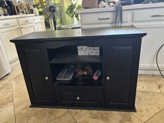 Entertainment/ TV Stand