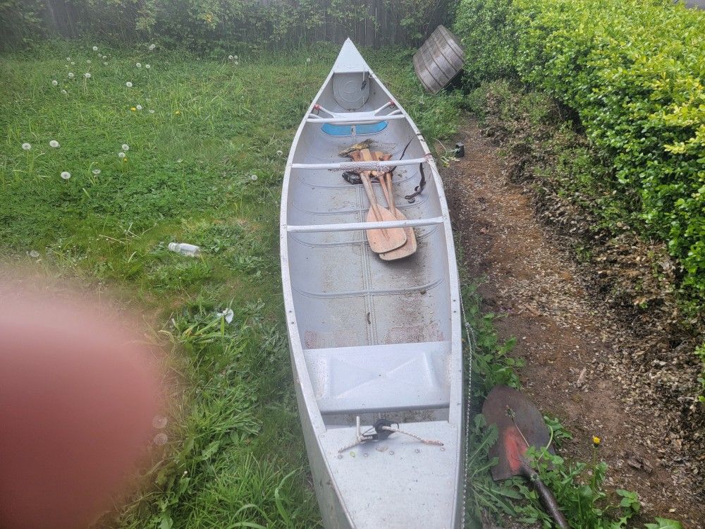 17 Ft Gruman Canoe