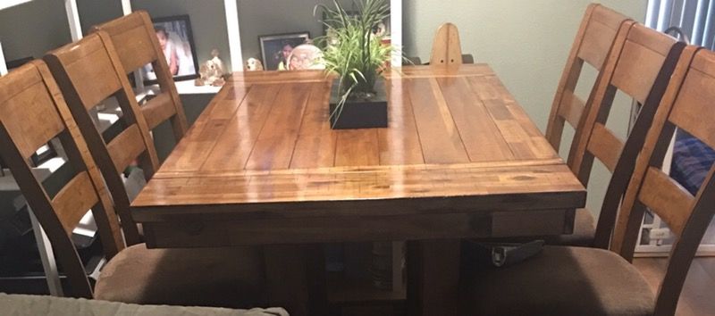 Signature Design by Ashley Krinden 7-Piece Counter Height Dining Set