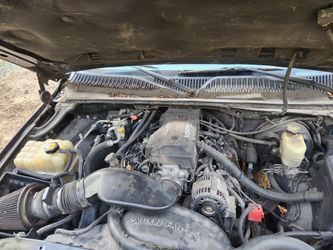 Parts chevy 5.3 ls engine with harness and computer 2002
