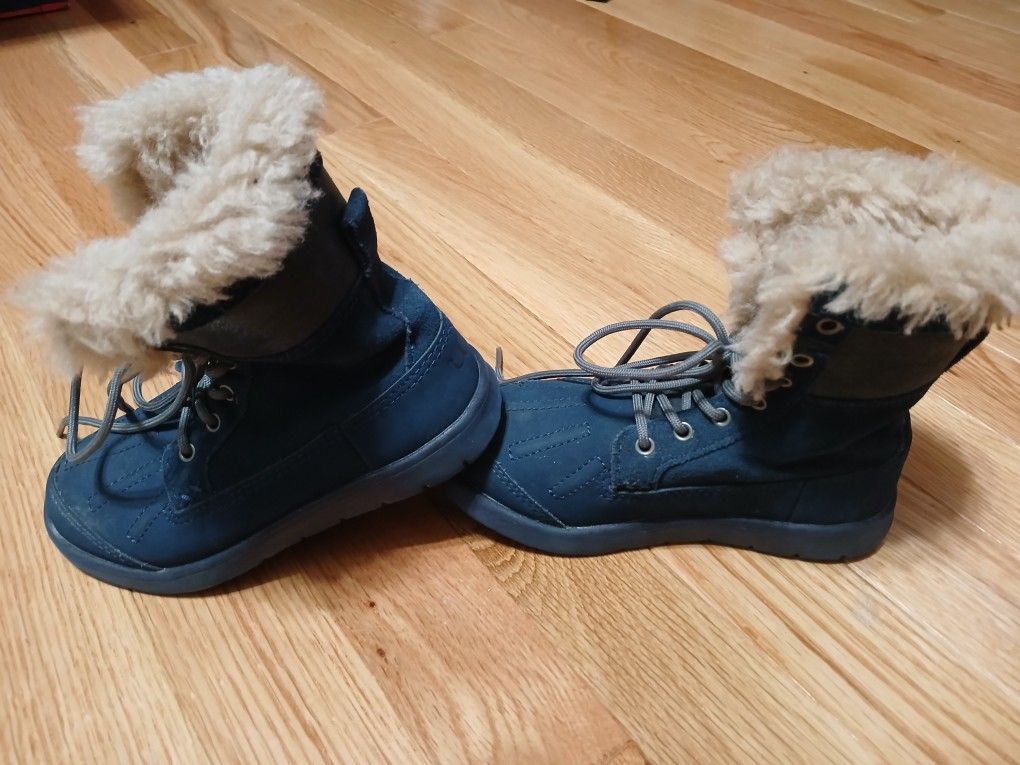 Kids Size 10 UGG Suede BOOTS
