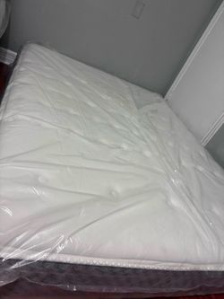 Set Queen sizes Mattress and box spri g