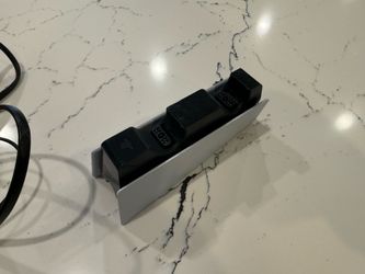 Sony - PlayStation 5 DualSense Charging Station - White