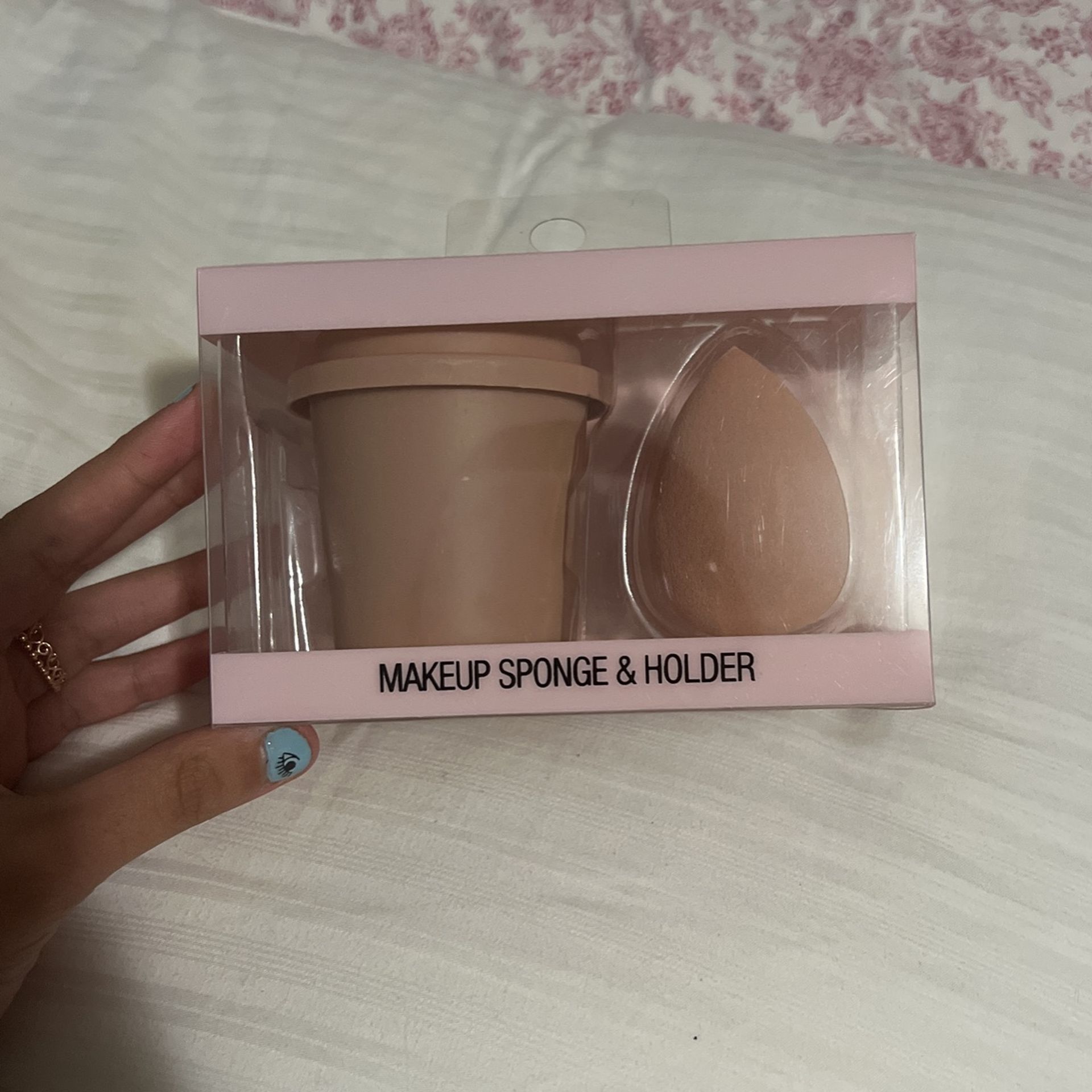makeup sponge & holder