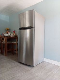 Refrigerator whirlpool stainless steel