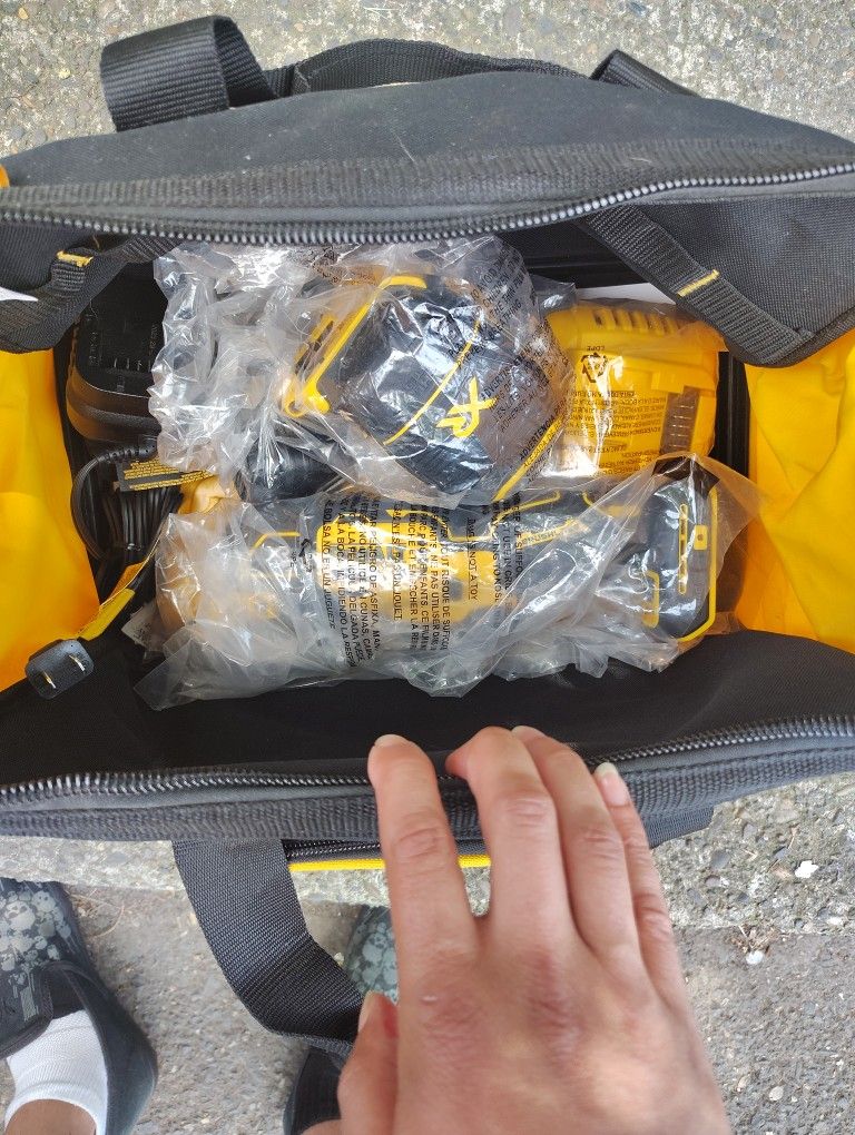 DeWalt 20v Impact Drill And Sander And Multitool And 2 Batteries With Charger