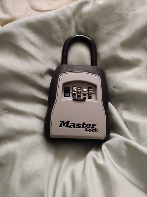 Master Lock 5400d Set Your own Combination Lock Box  5 Key Capacity