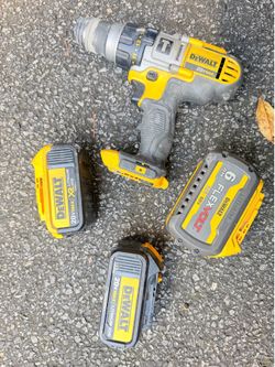Dewalt 20v drill with 3 Battery packs