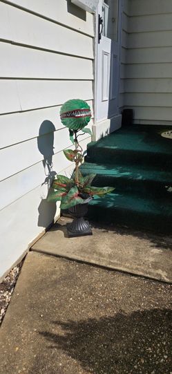 Venus Fly Trap Halloween Decoration 46" Tall