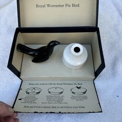 “LIKE NEW” Vintage Royal Worcester Pie Bird Designed By Paul Gertner Circa 1950s w/Rare Original Box