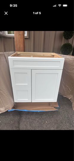 Custom bathroom vanity
