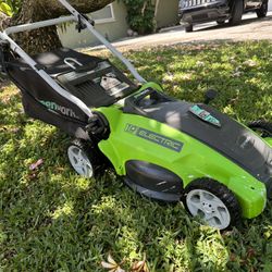 Electric Lawn Mower.  Corded Lawnmower 