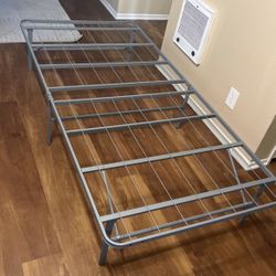 TWIN XL SIZE METAL BED FRAME PLATFORM FOLDABLE (LIKE NEW) (VERY HEAVY