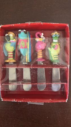 Boston warehouse Spreaders set of 4 stainless steel knives, $4, no holds