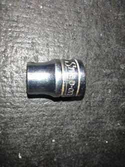 Snap-On 3/8 Inch Socket 3/8 Drive Semi-Deep Model Number F121