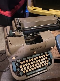 1950 Underwood Electric Typewriter 555