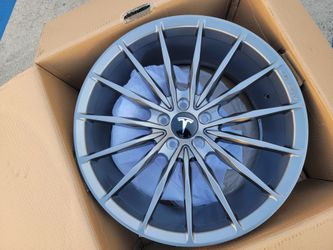 19"new Staggerd TESLA MODEL 3 wheels & new tires