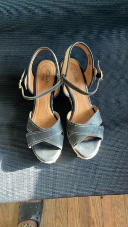CLARKS  WOMENS OPEN TOE WEDGES - BLACK SIZE 10M