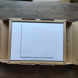 New Sealed MacBook Air M5 13.6" — 16GB RAM / 512GB SSD