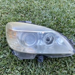 2008 2009 2010 2011 Mercedes C300 C350 Right Passenger Side Headlight BI-Xenon